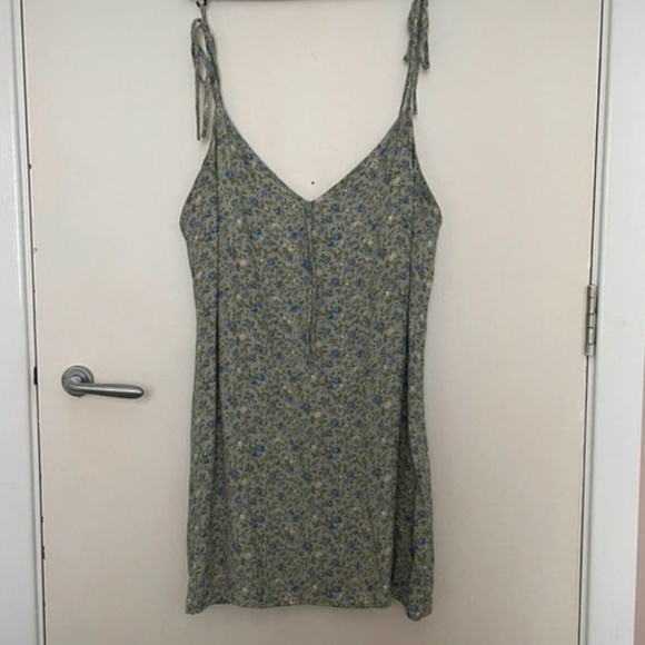 Reformation Dresses & Skirts - Reformation Chandler Dress in Sprite